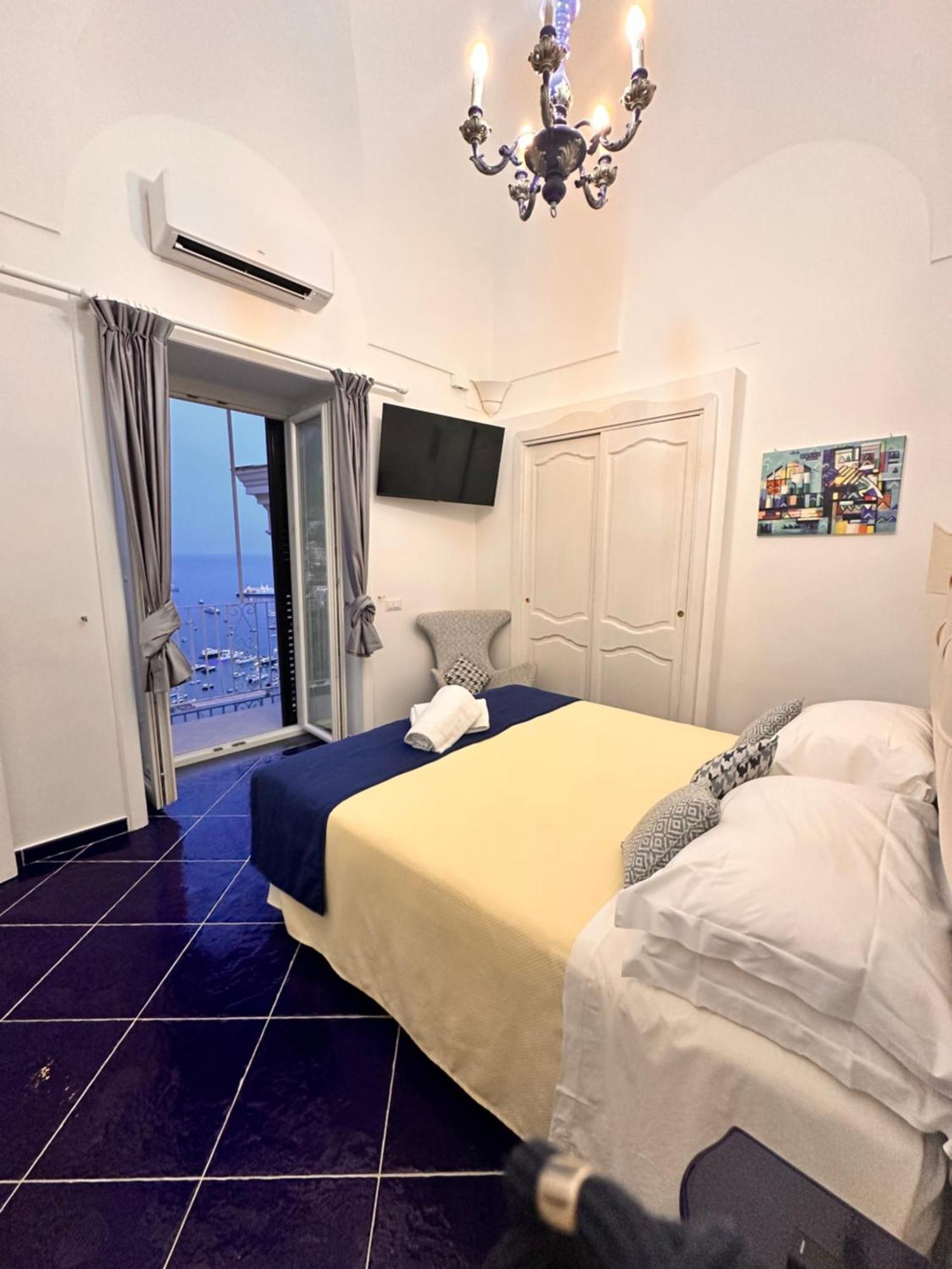 Queen View Apartment - No Kitchen Positano Exteriör bild