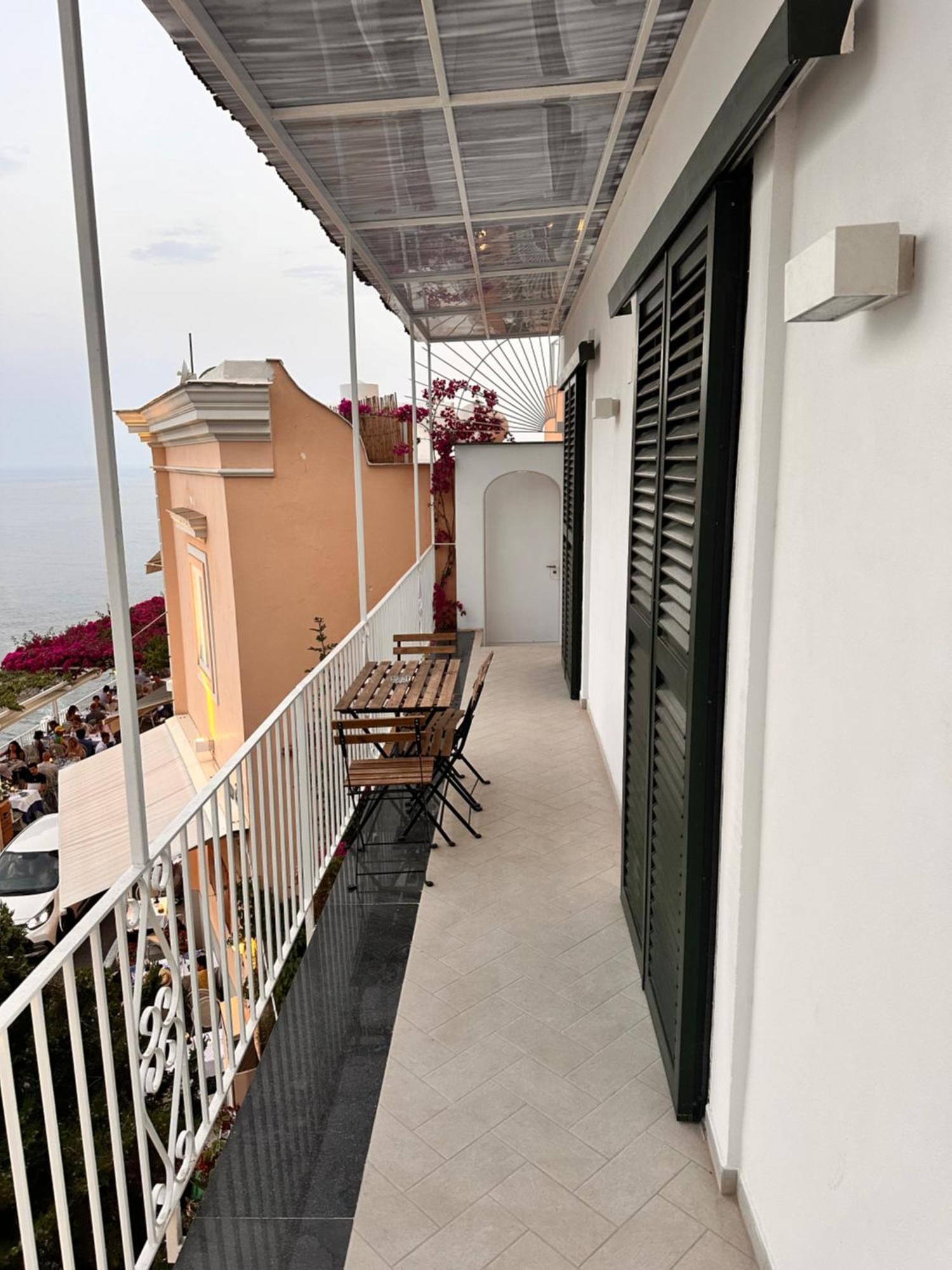 Queen View Apartment - No Kitchen Positano Exteriör bild