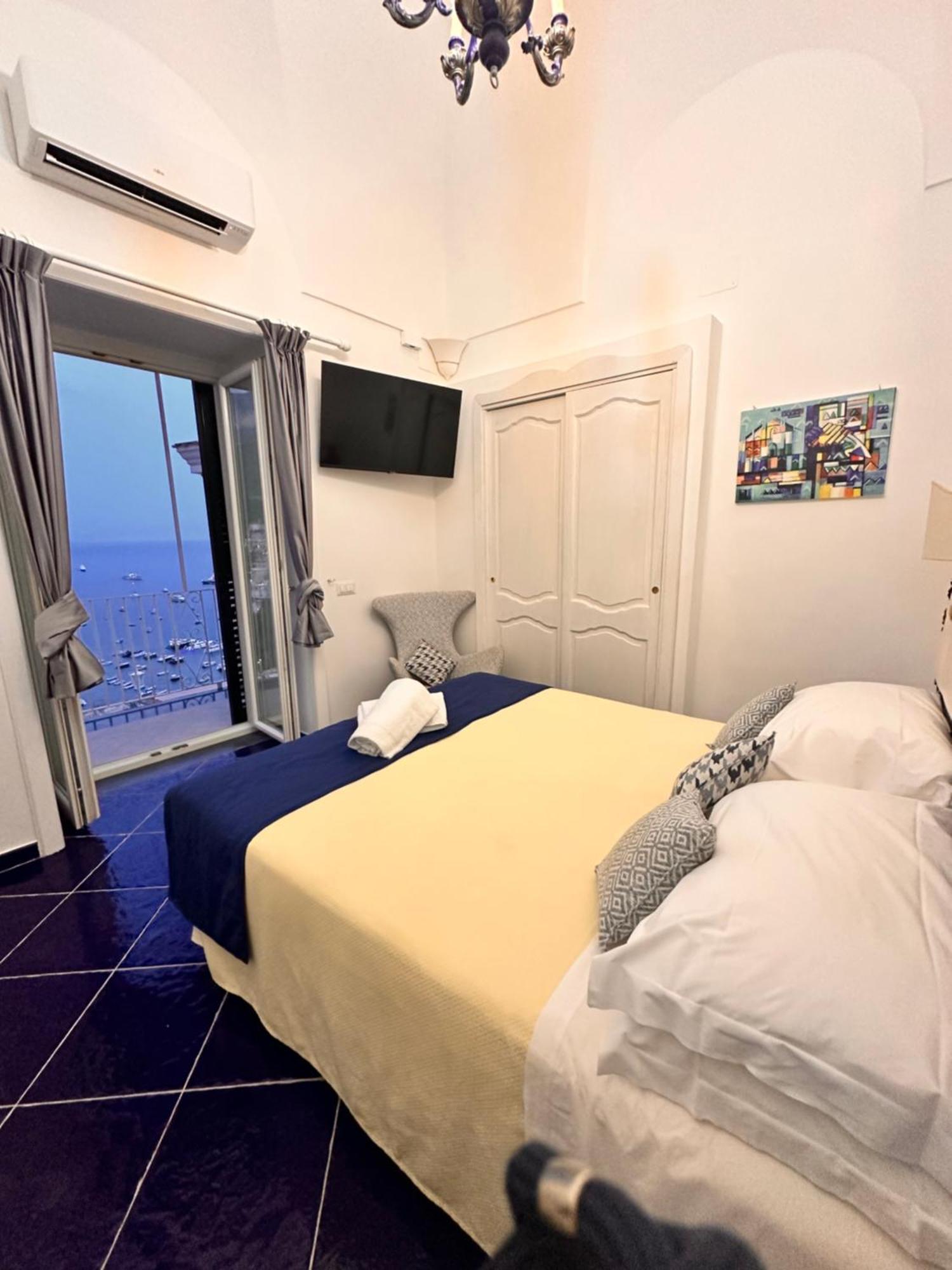 Queen View Apartment - No Kitchen Positano Exteriör bild